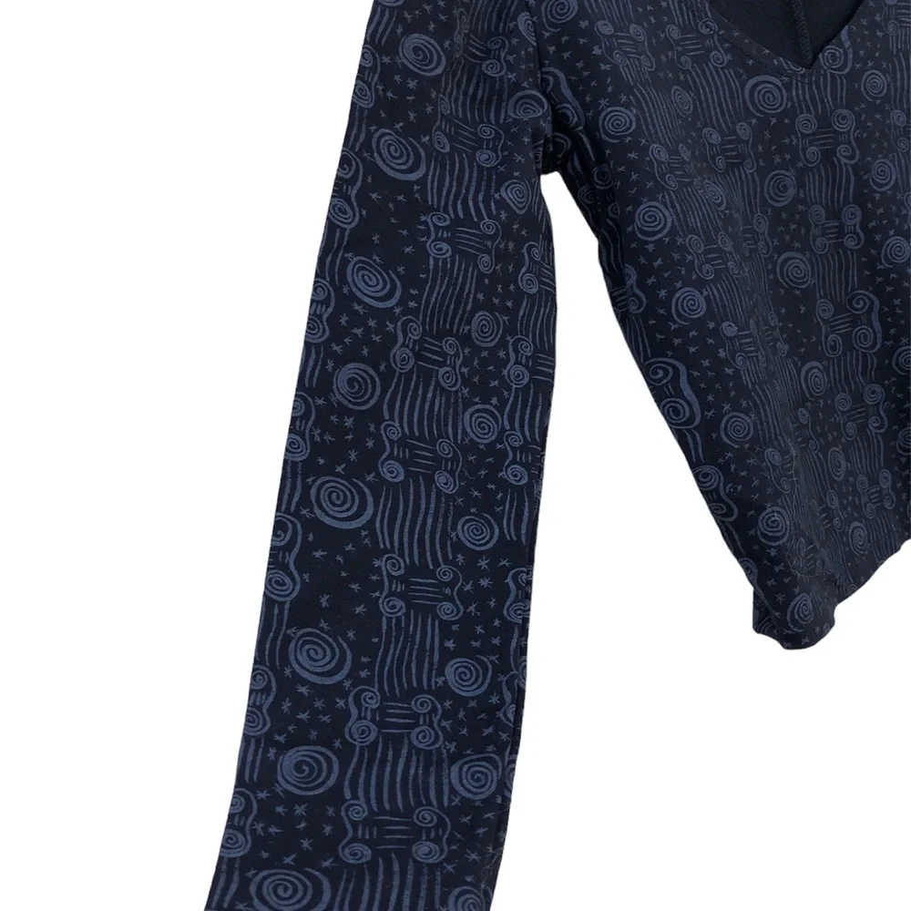Gilda Marx Breathable’s Bodywear, V Neck, Long Sleeve, Grey and Black Print Top. - Picture 3 of 9